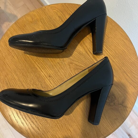 Michael Kors Round Toe Black Leather Pumps Size 7 - Picture 7 of 9